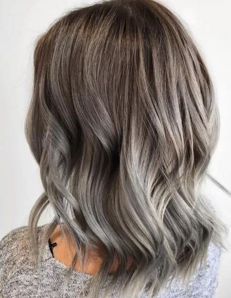 Braune haare mit blonden strähnen,