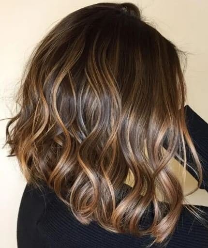 Braune haare mit blonden strähnen,