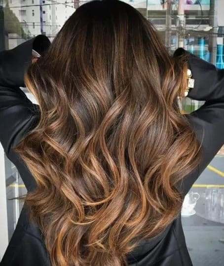 braune haare mit karamell highlights, dunkel braune haare mit karamell highlights, braune haare mit karamell highlights glatt,