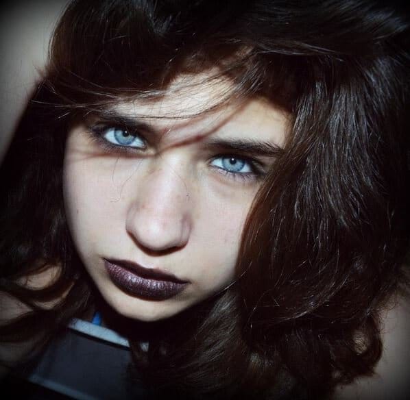 Schwarze haare blaue augen, blaue augen schwarze haare, blaue augen und schwarze haare, schwarze haare helle haut blaue augen, schwarzes haar blaue augen.