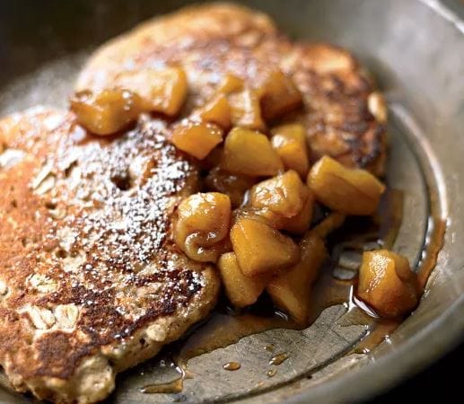 Haferflocken-Pfannkuchen-mit-Zimtapfeln